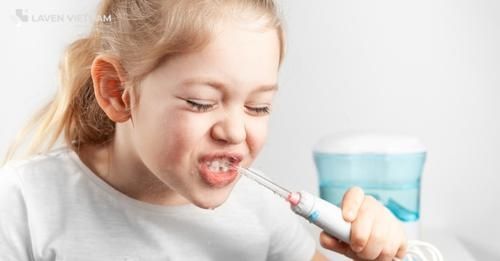 Máy tăm nước được chuyên gia nha khoa đánh giá cao trong vệ sinh răng miệng