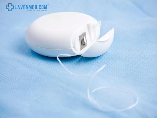 Chỉ nha khoa Oral-B là công cụ hoàn hảo để làm sạch các khu vực có vấn đề đối với những người dễ bị thức ăn mắc kẹt trong răng