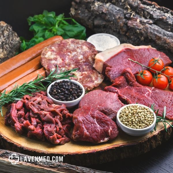 Để giảm nguy cơ mắc bệnh tim, bạn có thể thay thế thịt đỏ bằng protein thực vật lành mạnh, như các loại hạt và đậu
