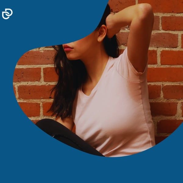 Tăng tiết mồ hôi, hay còn gọi là Hyperhidrosis, là hiện tượng cơ thể tiết ra một lượng mồ hôi quá mức so với nhu cầu làm mát cơ thể.