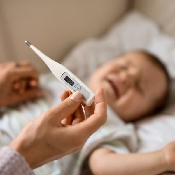 Khi trẻ sốt cao điều quan trọng là nắm được nhiệt độ chính xác