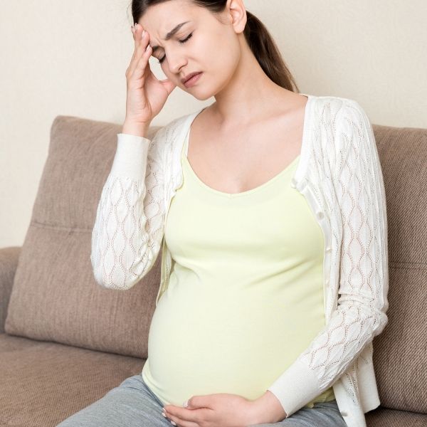 Đau nửa đầu (migraine) là một chứng bệnh thần kinh gây cơn đau dữ dội một bên đầu và có thể kéo dài từ 4 đến 72 giờ nếu không được điều trị kịp thời.