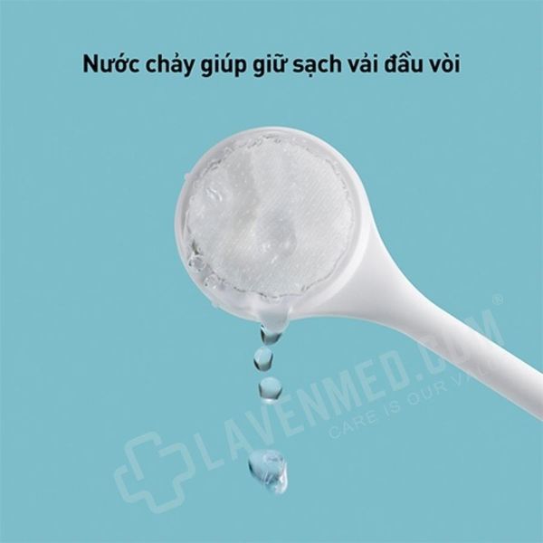 Nước được sử dụng để giảm kích ứng cho lưỡi và loại bỏ chất bẩn
