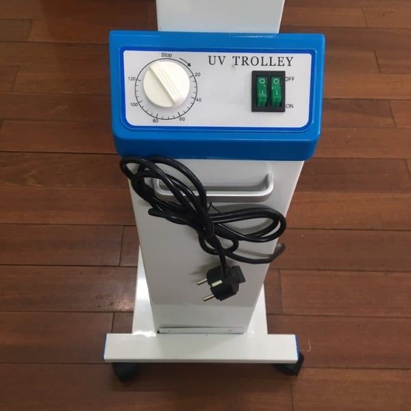 Đèn chiếu tia cực tím di động có hẹn giờ (đèn UV) dễ dàng sử dụng và đảm bảo an toàn khi dùng