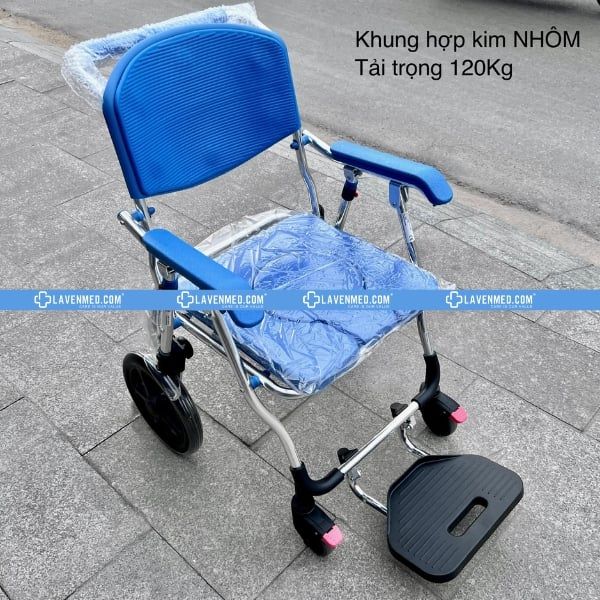 Ghế bô đa năng GBM 018 có bánh xe là thiết bị y tế giúp người già, người ốm yếu, không đi lại được