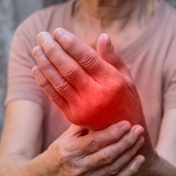 Viêm khớp dạng thấp là bệnh tự miễn, gây viêm các khớp và dẫn đến đau, sưng tấy và có thể biến dạng khớp.