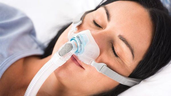 Hiệp hội Phổi Hoa Kỳ tuyên bố rằng liệu pháp máy giúp thở CPAP là một lựa chọn điều trị rất thành công cho những người mắc chứng ngưng thở khi ngủ do tắc nghẽn.