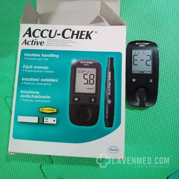 Máy đo đường huyết Accu Chek Active thế hệ 4, với thiết kế hiện đại cùng với đầy đủ tính năng hỗ trợ người bệnh Đái tháo đường theo dõi đường huyết hiệu quả.