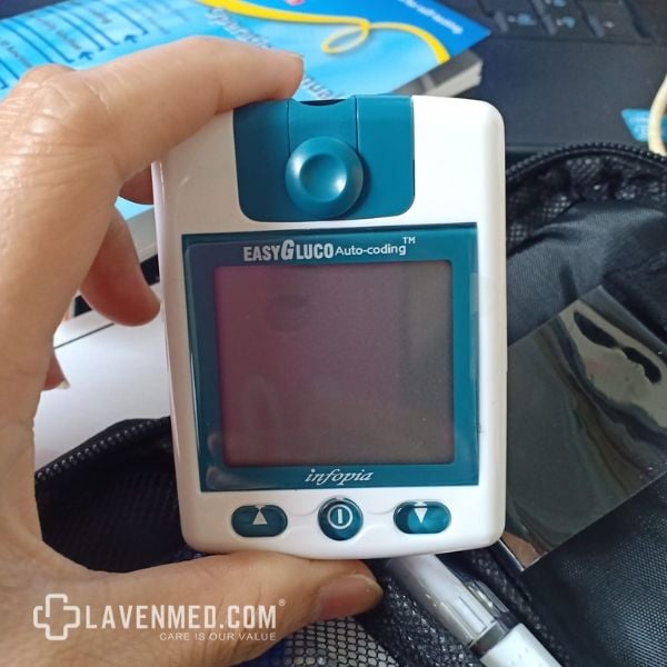 Máy đo đường huyết EasyGluco với Bộ nhớ lưu giữ được 365 kết quả đo.