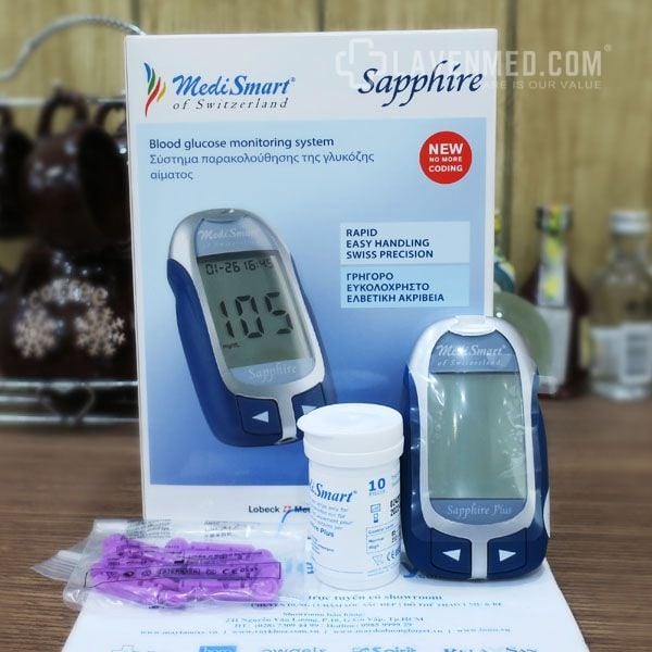 Máy đo đường huyết Sapphire Plus lưu 480 kết quả thử.