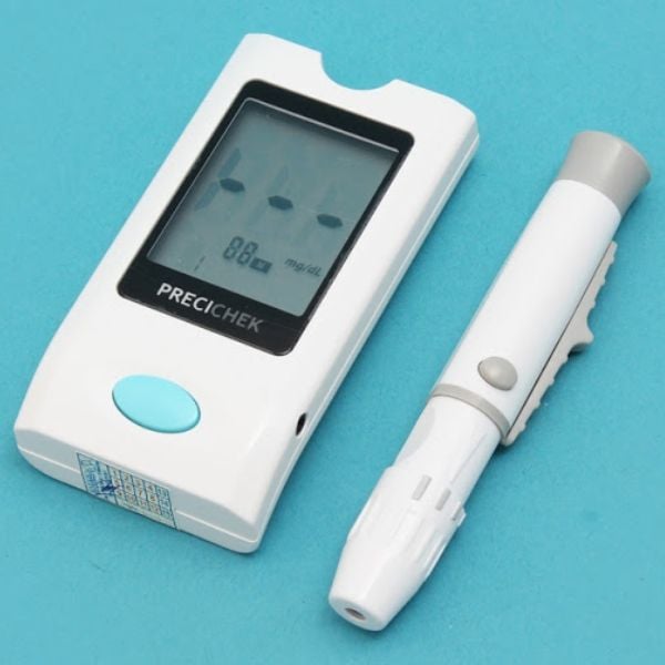 Máy đo đường huyết Precichek AC-300 có công dụng kiểm tra lượng đường trong máu, độ chính xác của kết quả lên tới 95%.