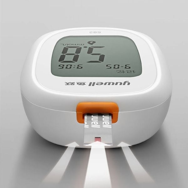 Máy đo đường huyết Yuwell 582 Thiết kế nhỏ gọn - Cho kết quả nhanh