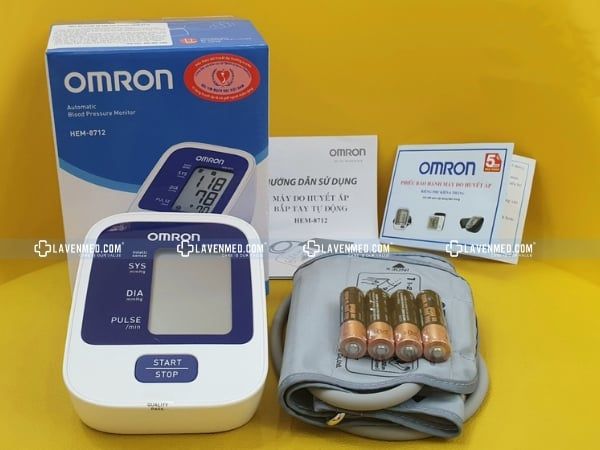 Máy đo huyết áp OMRON HEM-8712 là loại máy đo có thể tự động căn chỉnh và đo áp lực một cách nhanh chóng và chính xác.