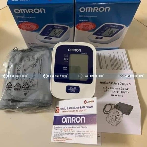 Trọn bộ sản phẩm Máy đo huyết áp OMRON HEM-8712