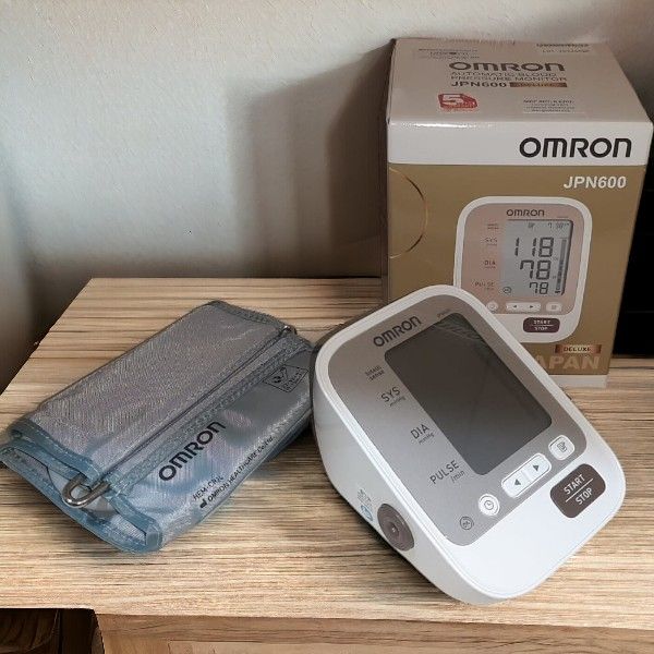 Máy đo huyết áp bắp tay Omron JPN600 Báo cử động người trong khi đo