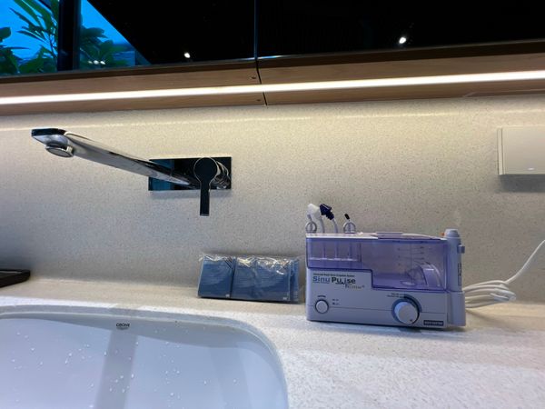 Máy rửa mũi Sinupulse Elite SP100 dễ dàng sử dụng tại nhà và hiệu quả với người bị viêm mũi xoang