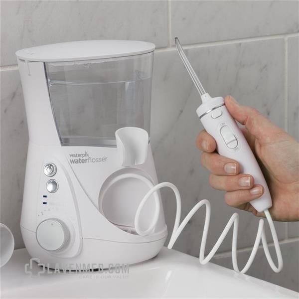 Thiết kế Máy tăm nước Waterpik WF-05 với nút tắt bật ngay ở tay cầm phun nước