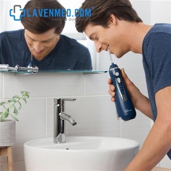 Máy tăm nước là một thiết bị chăm sóc răng miệng thay thế cho chỉ nha khoa