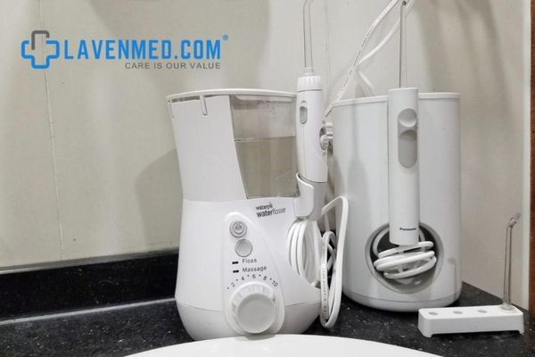 Bình chứa nước của máy tăm nước gia đình thường lớn lên tới 600ml