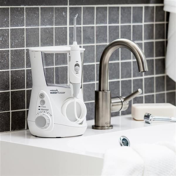 Waterpik Ultra Professional là một máy tăm nước nhỏ gọn và dễ sử dụng. Máy có hệ thống áp lực nước nhấp nháy với dung tích 650 ml,