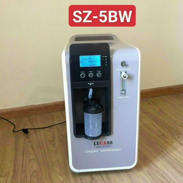 Máy tạo oxy Lucass SZ-5BW là thiết bị áp dụng phương pháp vật lý để tách oxy từ không khí tự nhiên để tạo ra khí oxy tinh chất cho bệnh nhân thở.