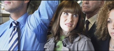 Mồ hôi gây ra những cảm giác tự ti và ảnh hưởng đến tâm lý cũng như gây khó chịu cho người xung quanh