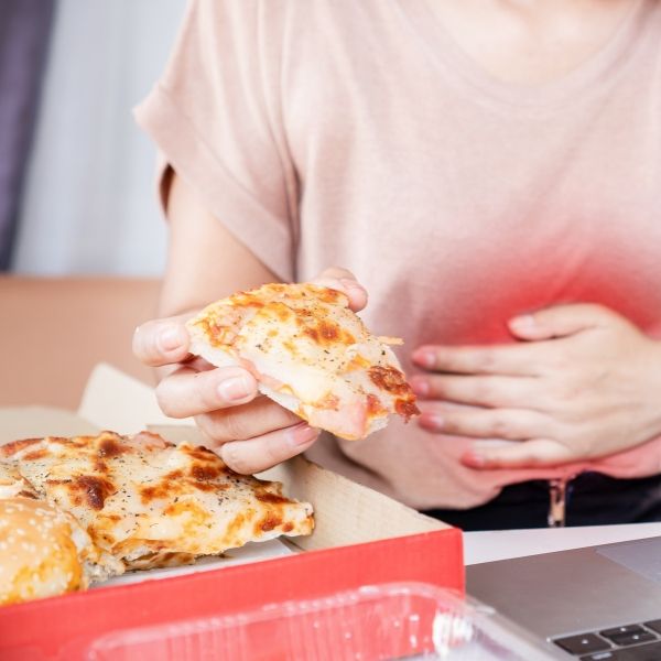 Tâm trạng vui, buồn hoặc cảm giác cô đơn có thể ảnh hưởng trực tiếp đến sự điều hòa bài tiết dịch vị và khả năng hấp thụ thức ăn ở dạ dày