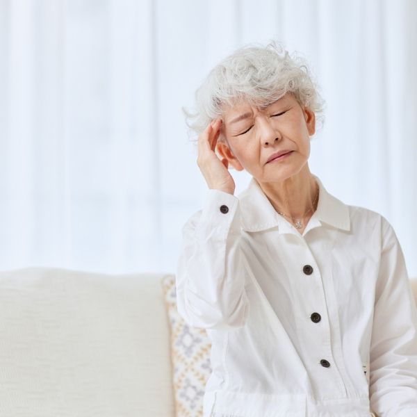 Đau Đầu Do Tổn Thương Vùng Sọ Não Của Người Già