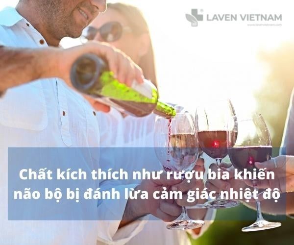 Rượu bia là dạng chất kích thích khiến não bộ hiểu sai về cảm giác nhiệt độ gây ra mồ hôi nhiều