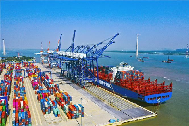Logictics 2024 Cơ  hội, cạnh tranh và thách thức