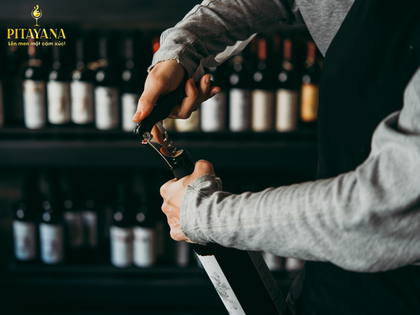 10 mẹo mở rượu vang đơn giản tại nhà bạn nên biết