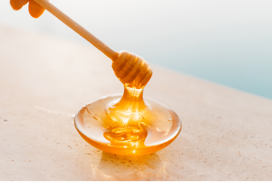 3 phương pháp dưỡng môi cực đơn giản với  mật ong