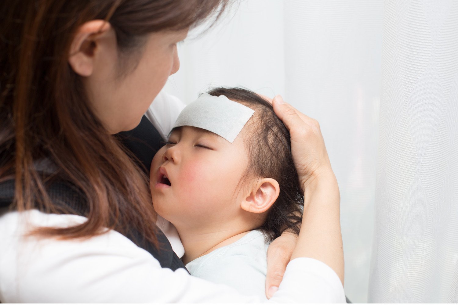 Miếng dán hạ sốt Nhật: Top 3 sản phẩm hiệu quả, an toàn cho trẻ