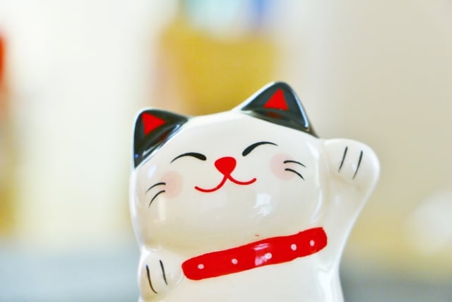 Mỗi màu của chú mèo thần tài (Manekineko) có ý nghĩa gì trong văn hóa Nhật Bản?