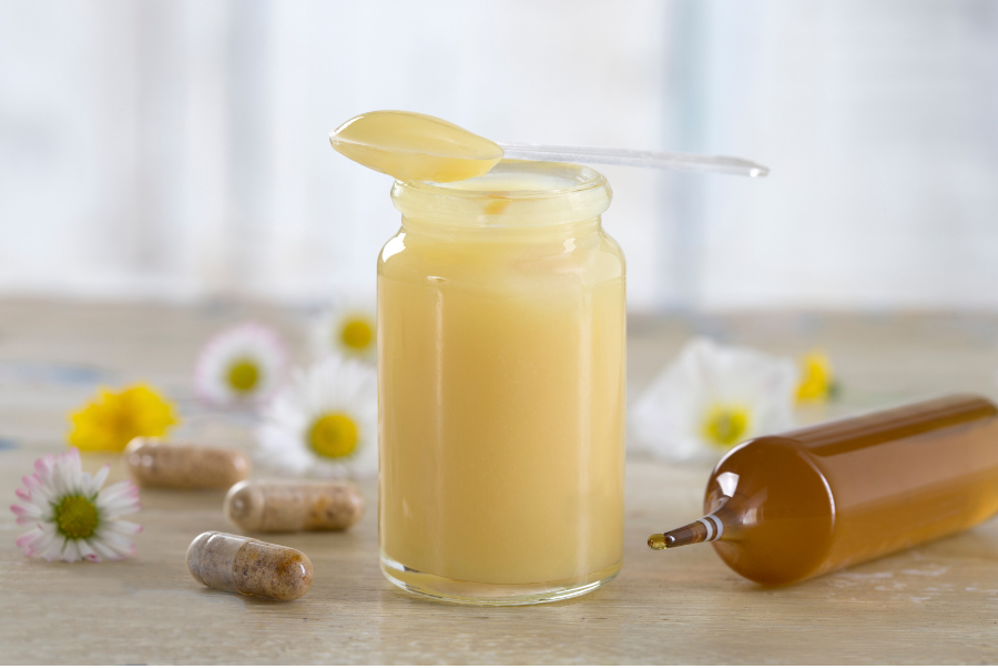 Công dụng tuyệt vời của sữa ong chúa trong chăm sóc sức khỏe và sắc đẹp