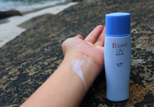 Chất kem sau khi thoa tương đối khô, vì vậy sản phẩm không phù hợp với da khô. Chất kem sau khi thoa tương đối khô