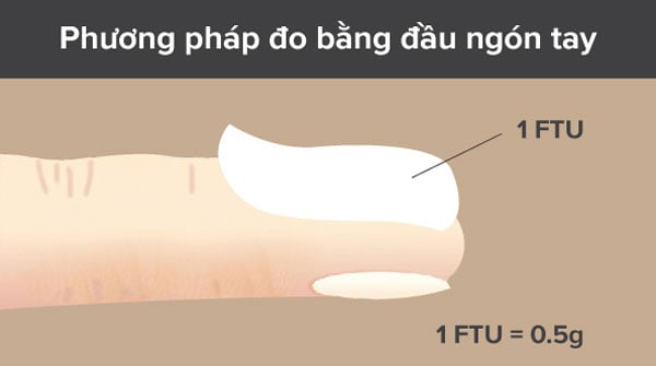 ước lượng kem dưỡng ẩm cần dùng bằng đốt ngón tay