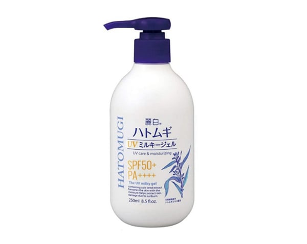 Gel chống nắng ý dĩ Hatomugi chứa nhiều thành phần dưỡng ẩm, giúp giảm tiết dầu nhờn, giữ da khô thoáng.