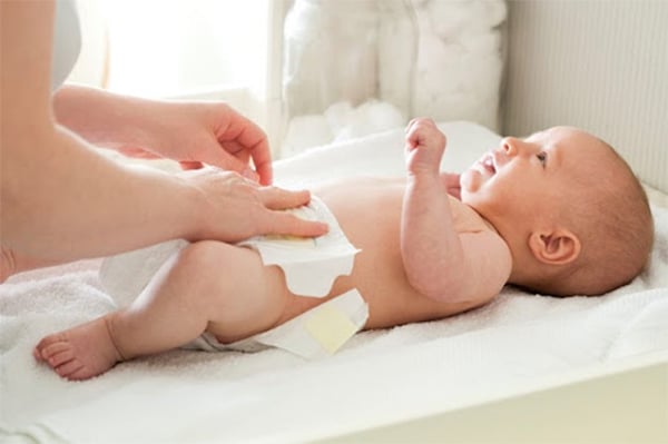 Thông thường, bỉm dán size S thường dành cho trẻ có cân nặng dưới 7kg. Chọn bỉm dán size S cho bé dưới 7kg