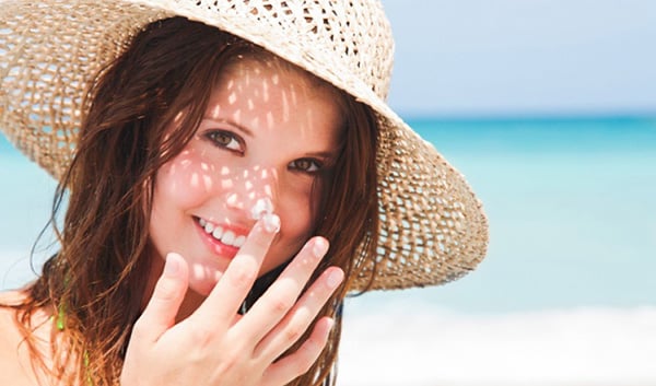 Kem chống nắng Biore Nhật Bản dành riêng cho da mặt được bổ sung bột phấn Sara giúp lớp nền mịn màng, đều màu Kem chống nắng Biore Nhật Bản