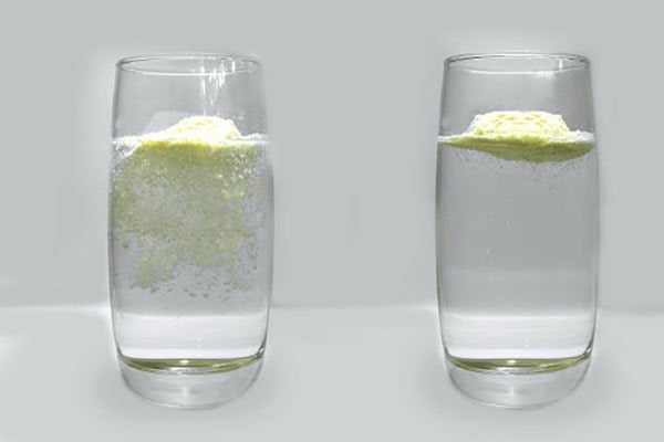 Phân biệt sữa Meiji thật - giả bằng cách pha thử trong nước Phân biệt sữa Meiji nội địa thật - giả