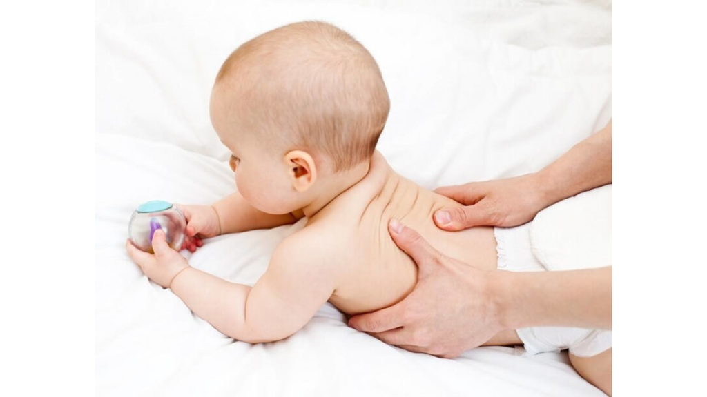 Massage mỗi ngày mang lại nhiều lợi ích cho sức khỏe và hệ miễn dịch của trẻ