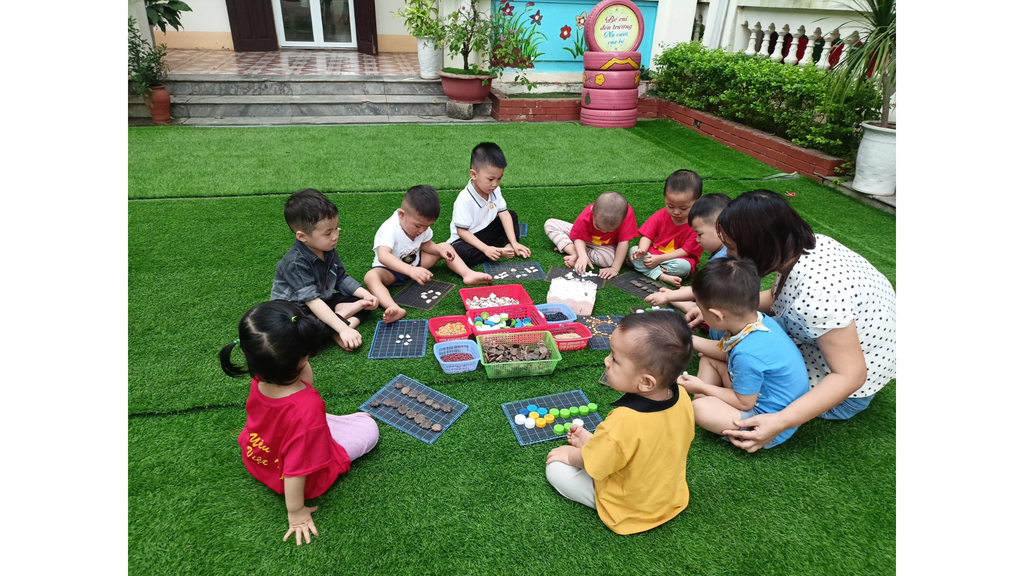Nên ưu tiên cho trẻ vui chơi ở nhà để hạn chế tiếp xúc trong mùa dịch bệnh