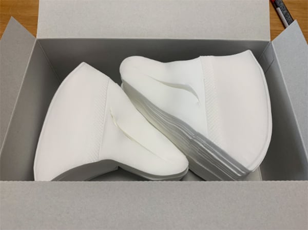 Khẩu trang Unicharm được ép sát viền trước khi dùng, giúp đảm bảo vệ sinh.