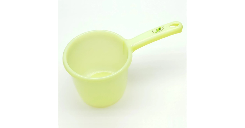 INOMATA - Ca nhựa múc nước 1.3L màu xanh lá