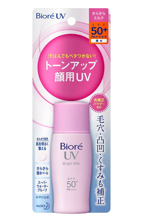 Kem chống nắng Biore UV Smooth Bright Milk có kết cấu dạng sữa mỏng nhẹ, thấm nhanh, tạo lớp nền đều màu, sáng mịn Kem chống nắng Biore UV Smooth Bright Milk