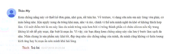 Người dùng nhận xét sản phẩm thoa lên da khá mịn, nhẹ và ráo, cần làm sạch kỹ để tránh gây mụn ẩn.