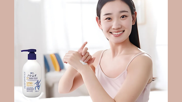 Bôi dưỡng ẩm Hatomugi lên da
