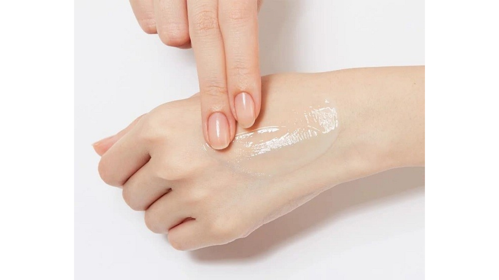 Kết cấu dạng tinh chất Essence chính là dưới dạng nước nên có khả năng thẩm thấu rất nhanh