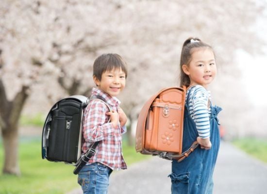Nguyên nhân gây gù lưng ở trẻ nhỏ